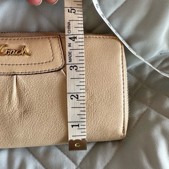 COACH Leather Zip Around Wallet in Soft Cream Pebbled Leather with Gold Hardware - Picture 2 of 10